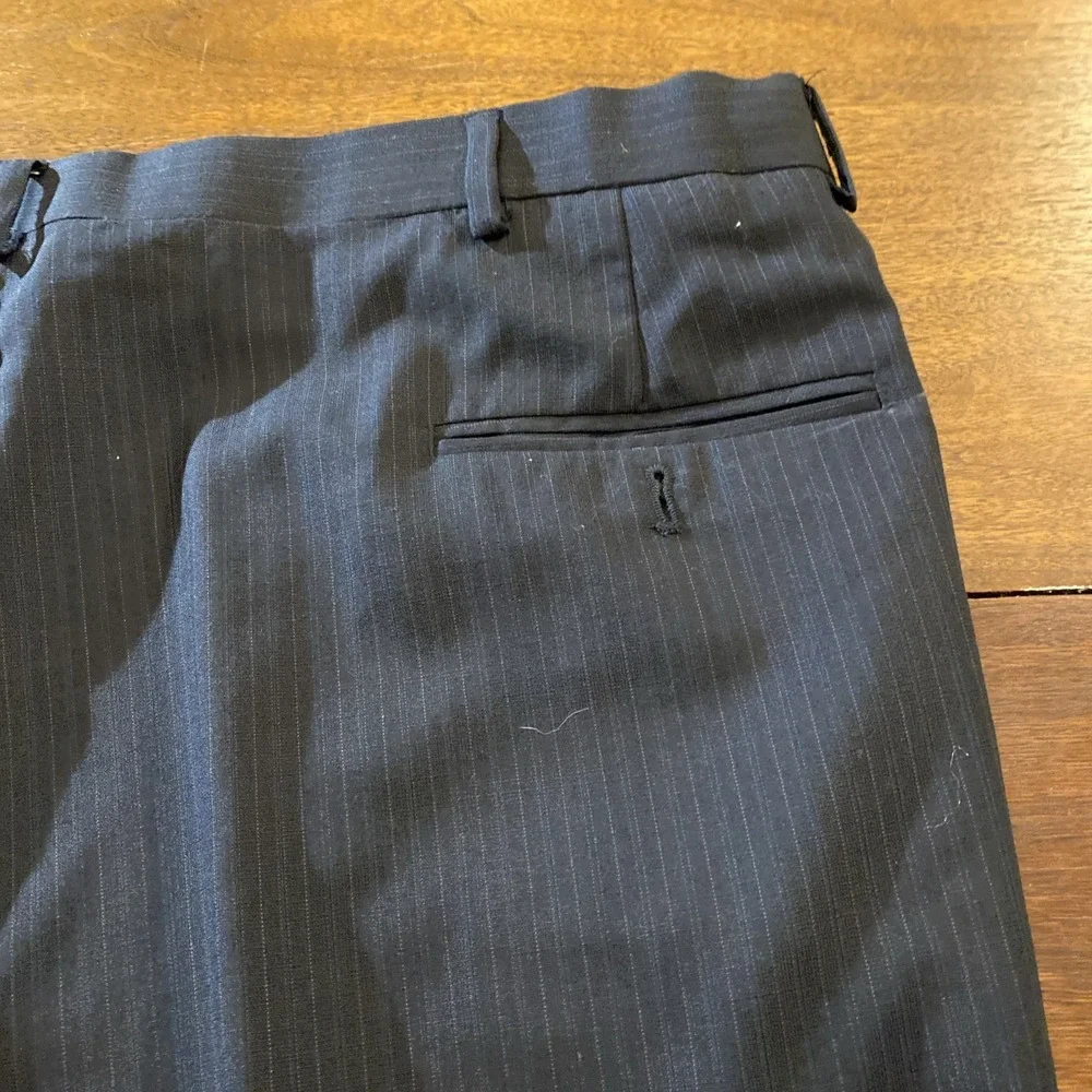 Haggar 2 Piece Suit Mens 46R/W 42/32 Black With Blue Stripe Jacket Pants Classic